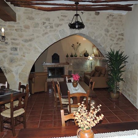 Las Bodegas Del Gilo Valdealgorfa Bagian luar foto