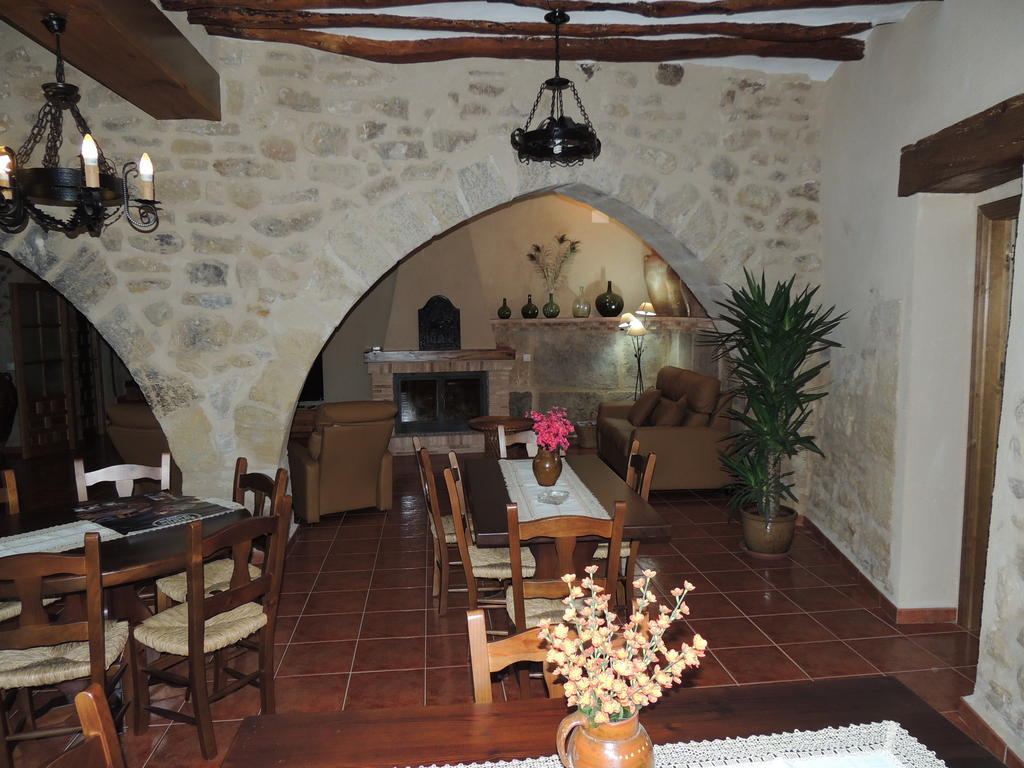 Las Bodegas Del Gilo Valdealgorfa Bagian luar foto